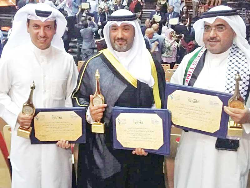 الوفد الكويتي متوجاً بجوائز المهرجان 