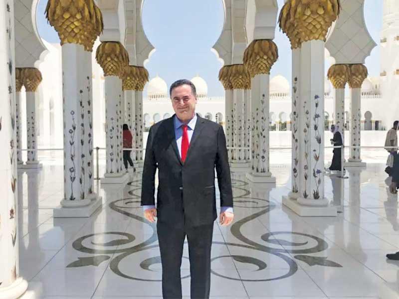 كاتز في مسجد الشيخ زايد في أبوظبيn