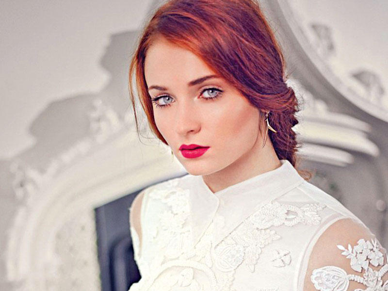 الممثلة البريطانية صوفي تيرنر 