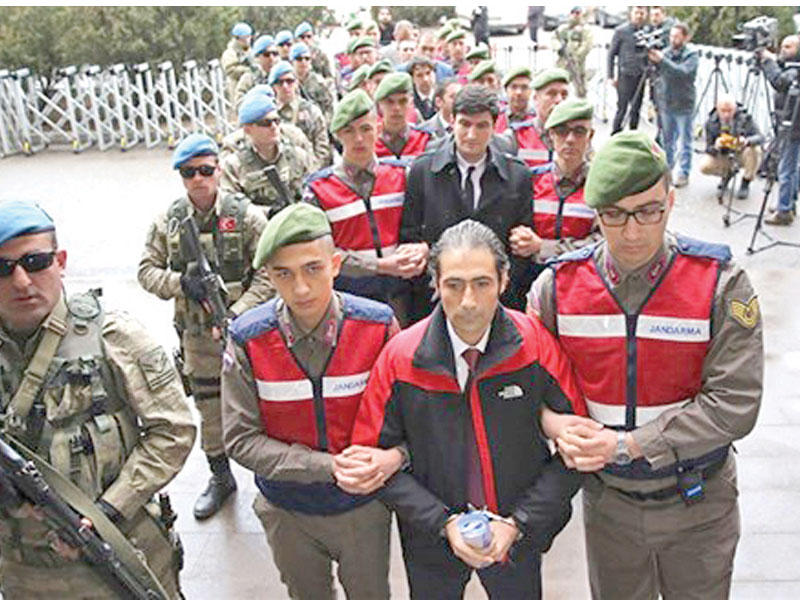 نقل المتهمين بالأنقلاب التركي الى المحاكمة