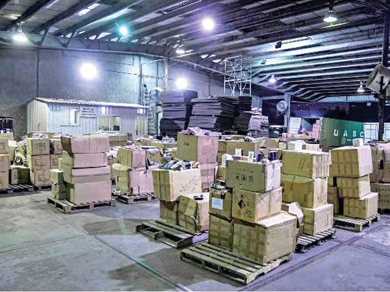 محتويات إحدى الحاويات المضبوطة