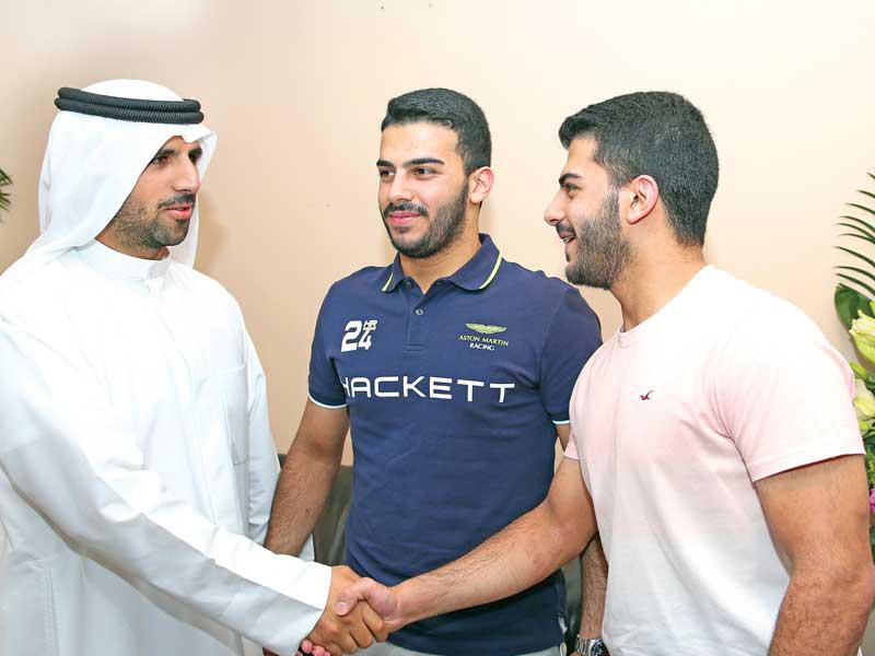 الناصر خلال استقباله سلمان ومحمد الموسوي