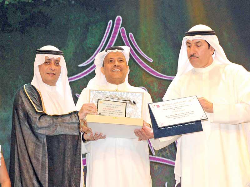 تكريم الفنان عبد الناصر الزايرn