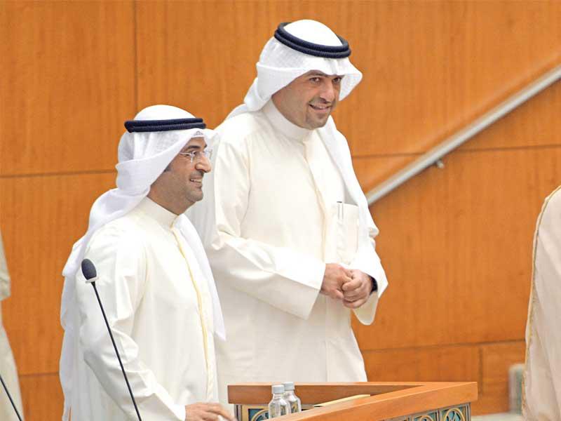 نائب رئيس مجلس الوزراء وزير الدولة لشؤون مجلس الوزراء أنس الصالح و وزير المالية نايف الحجرف