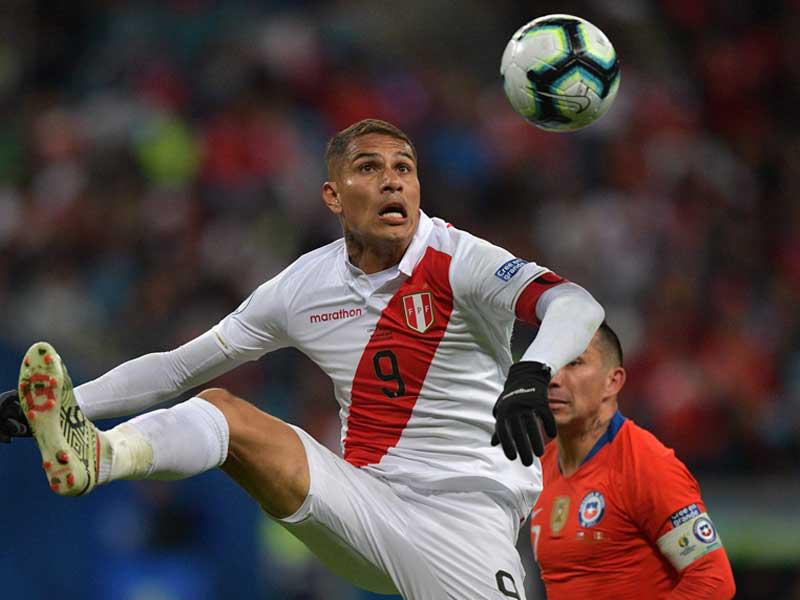 باولو غيريرو، مهاجم بيرو