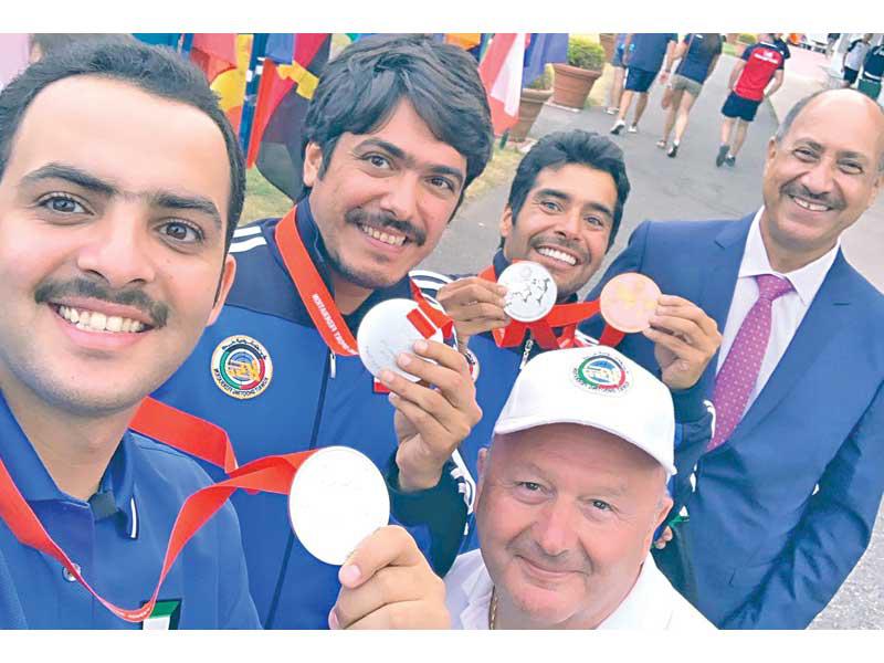 لقطة سلفي لأبطال الرماية