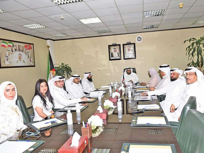 الخراز خلال لقاء وفد «المهندسين»