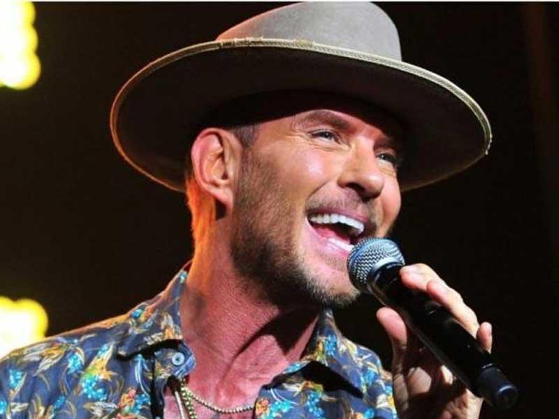 النجم البريطاني مات غوس