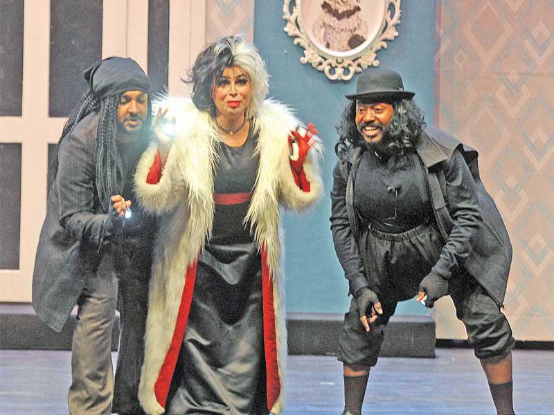 مشهد من مسرحية «ون او ون»