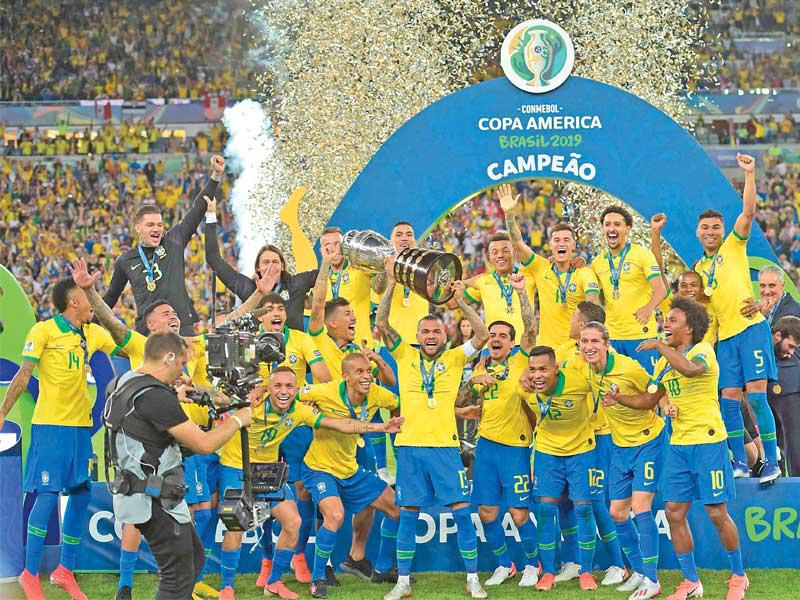 جانب من مراسم تتويج المنتخب البرازيلي