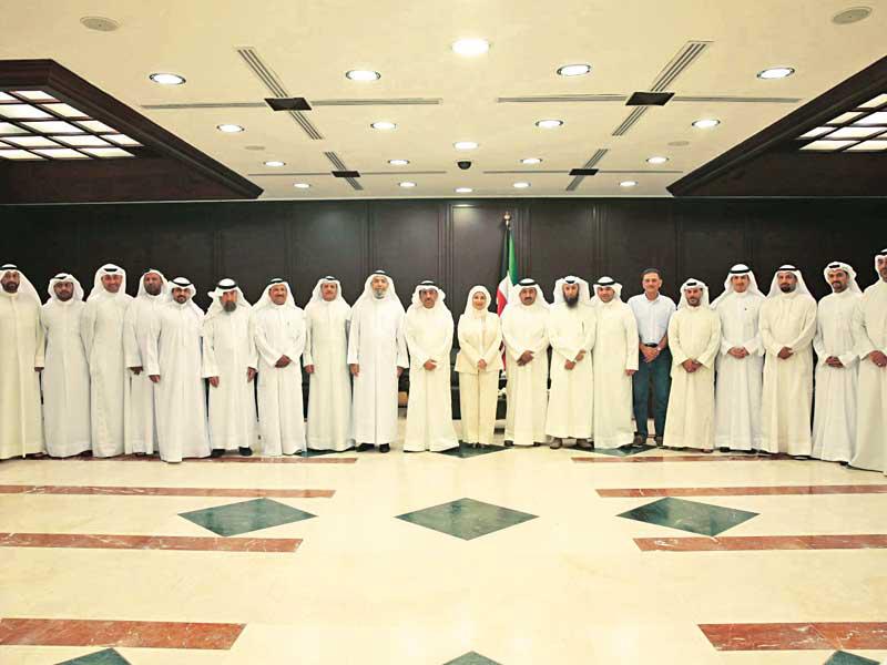 بوشهري متوسطة قيادات المؤسسة أمس