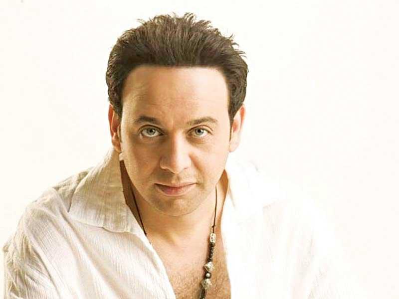 المطرب مصطفى قمر