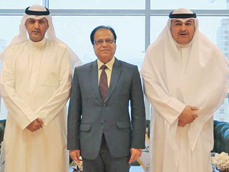  مدير الهيئة العامة للقوى العاملة أحمد الموسى و سفير نيبال لدى البلاد دورغا براساد بهانداري