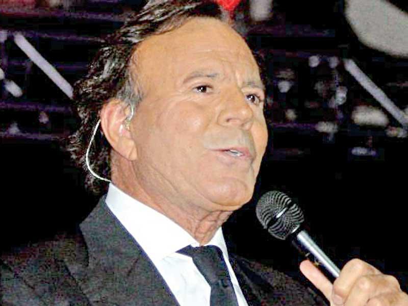 خوليو إيغليسياس