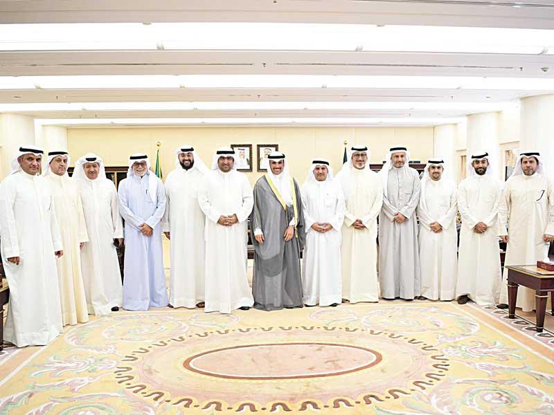 الغانم خلال استقباله الروضان وهيئة أسواق المال والبورصة والمقاصة