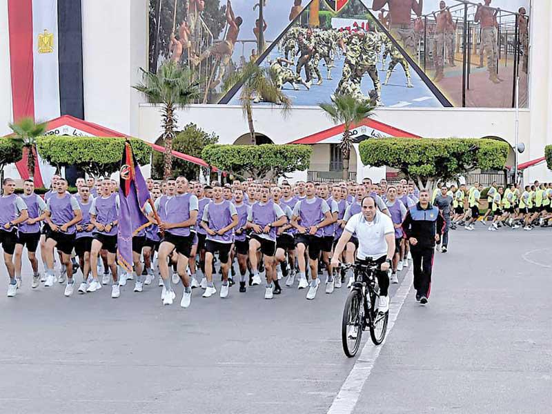 السيسي يتفقد تدريب طلبة الكلية الحربية فجر أمس (متحدث الرئاسة)