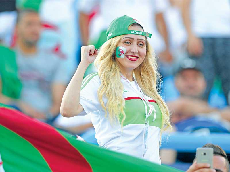 الجماهير المصرية المؤازرة لمنتخب الجزائر في المدرجات ( رويترز)n