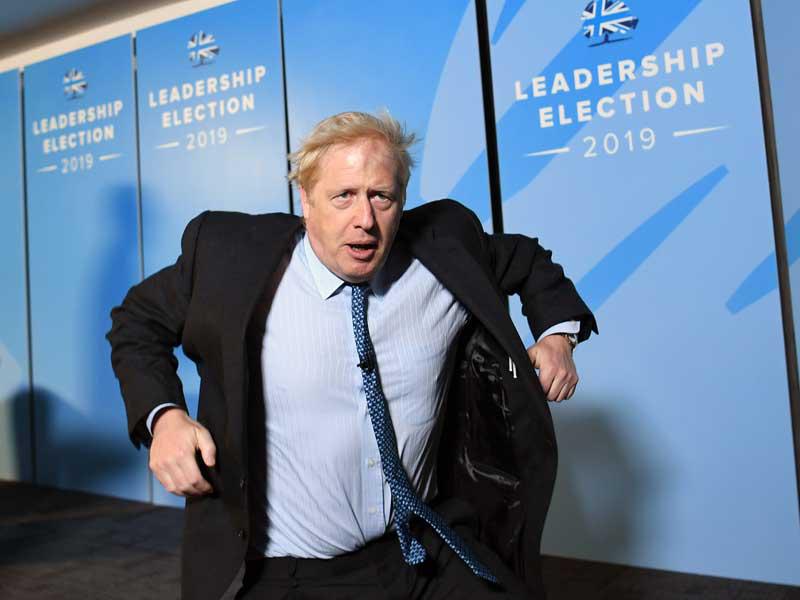 جونسون خلال حدث انتخابي في ويبوستون أمس (أي بي ايه)