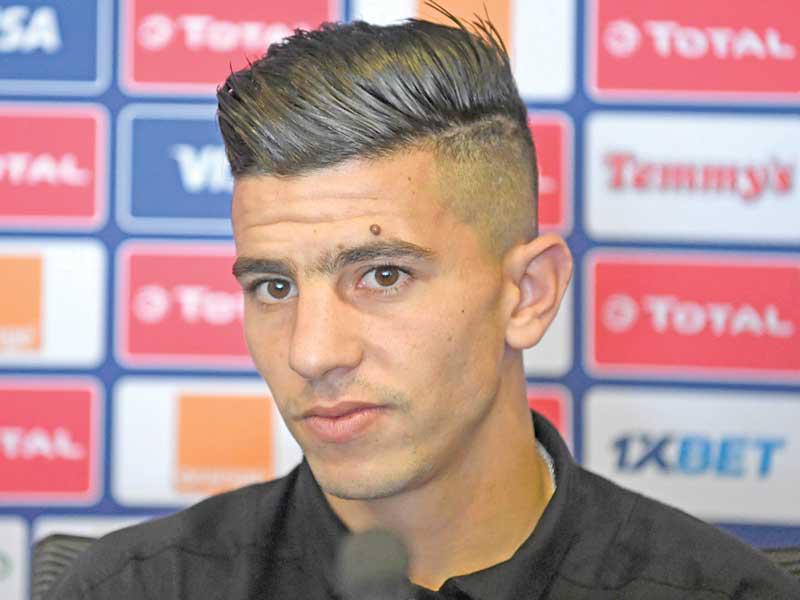 الظهير الأيمن لمنتخب الجزائر يوسف عطال