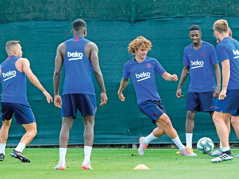 غريزمان خلال أول حصة تدريبية مع نادي برشلونة