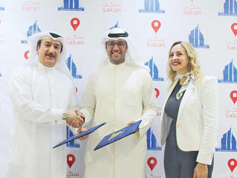 حمودي والصالح وحيدر أثناء توقيع اتفاقية التعاون