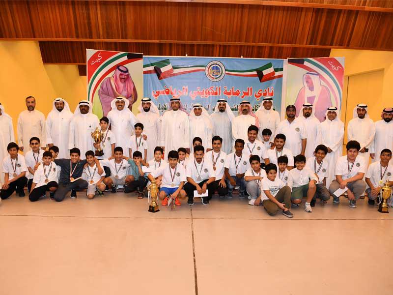 صورة جماعية للمكرمين