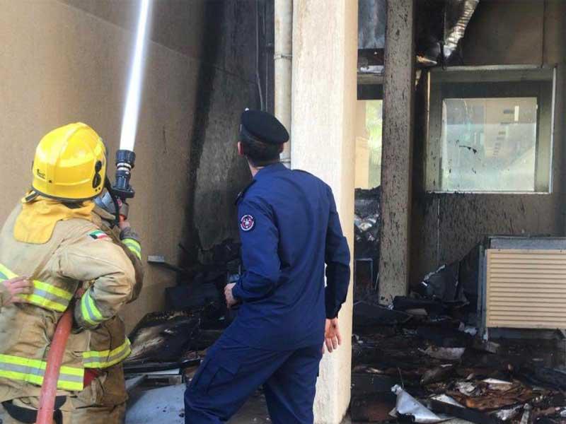 رجال الإطفاء خلال إخماد الحريق