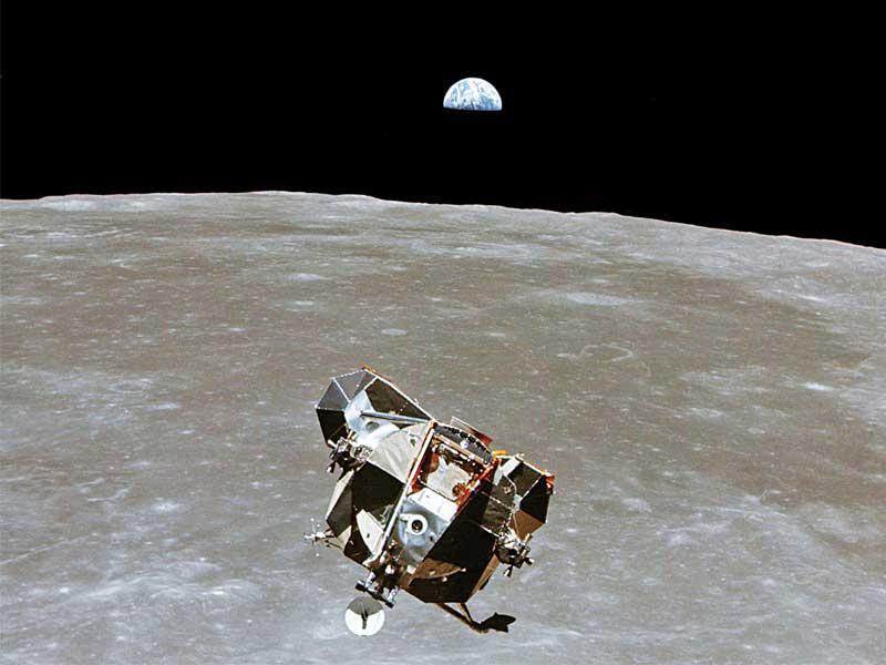 صورة أرشيفية نشرتها «ناسا» أمس لـ«أبولو 11»