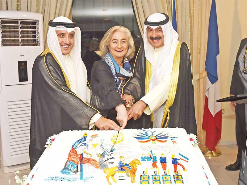 الجارالله والسفيرة الفرنسية وأحمد الناصر خلال الاحتفال بالعيد الوطني الفرنسي