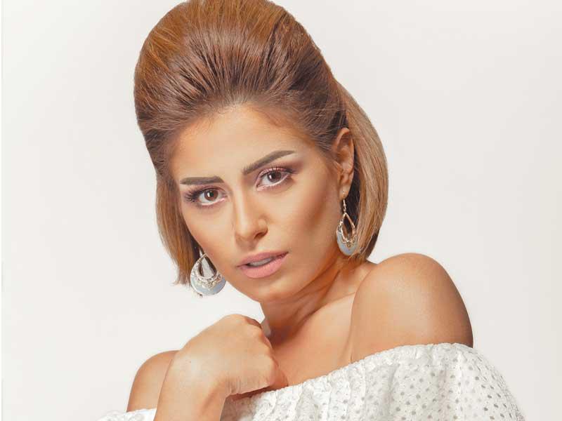  الفنانة منة فضالي