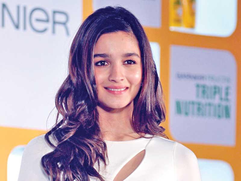 النجمة الهندية ​عليا بهات