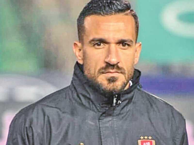 التونسي علي معلول لاعب الفريق لكرة القدم بالنادي الأهلي المصري