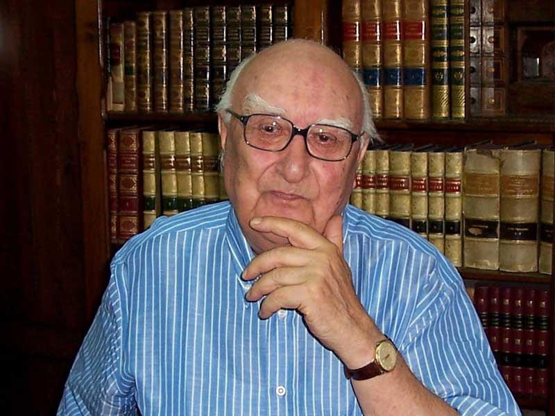 الكاتب الإيطالي أندريا كاميليري