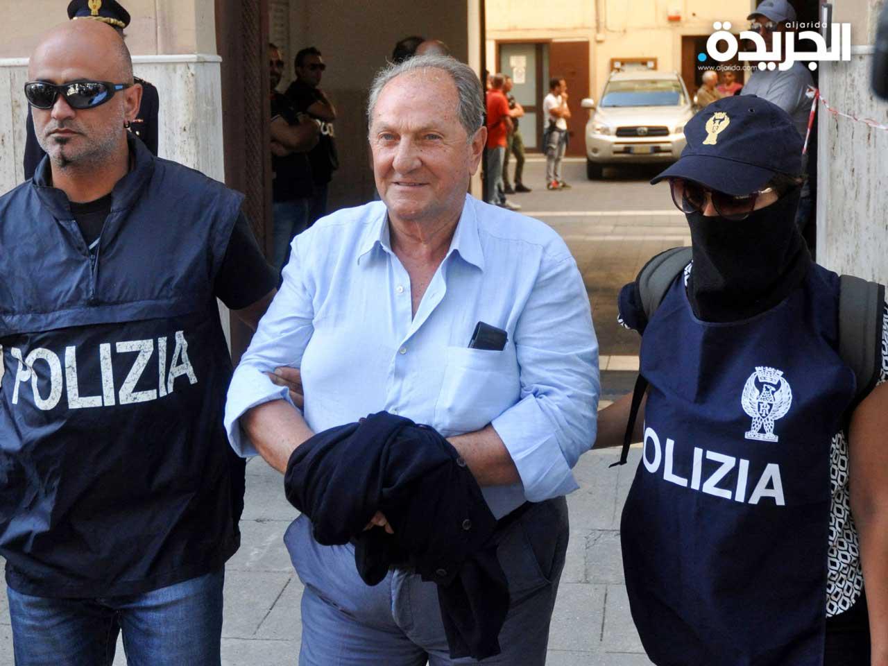 ضباط الشرطة الإيطالية يرافقون غايتانو سانسون بعد اعتقاله في باليرمو خلال عملية للشرطة / مكتب التحقيقات الفيدرالي