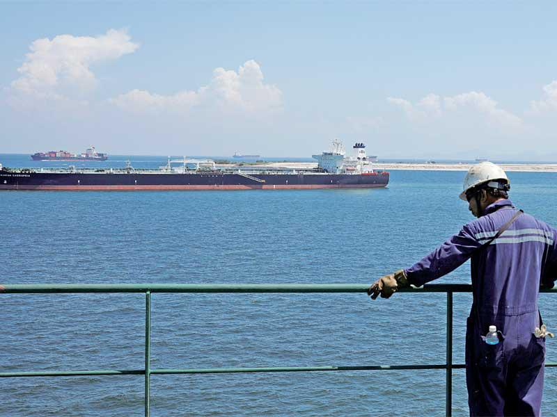 ناقلة نفط انطلقت من الخليج في طريقها إلى سنغافورة قبل أيامt(رويترز)