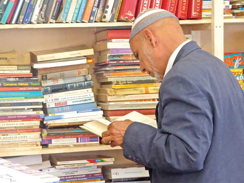 كبار السن لهم كتبهم في المعرض 