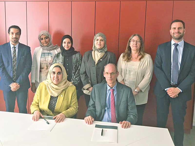 جانب من توقيع الاتفاقية 