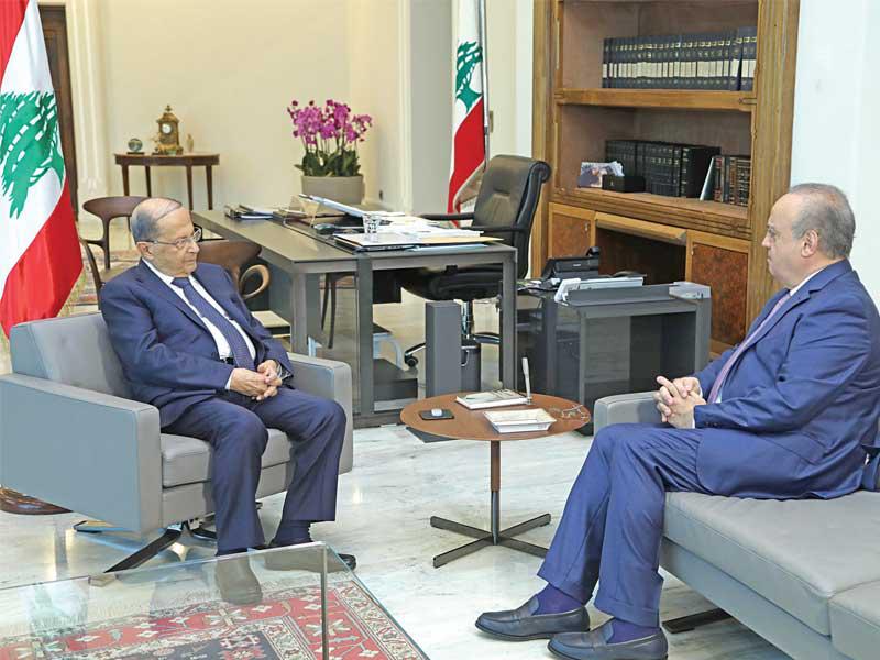 الرئيس ميشال عون مستقبلاً الوزير السابق وئام وهاب (دالاتي ونهرا)