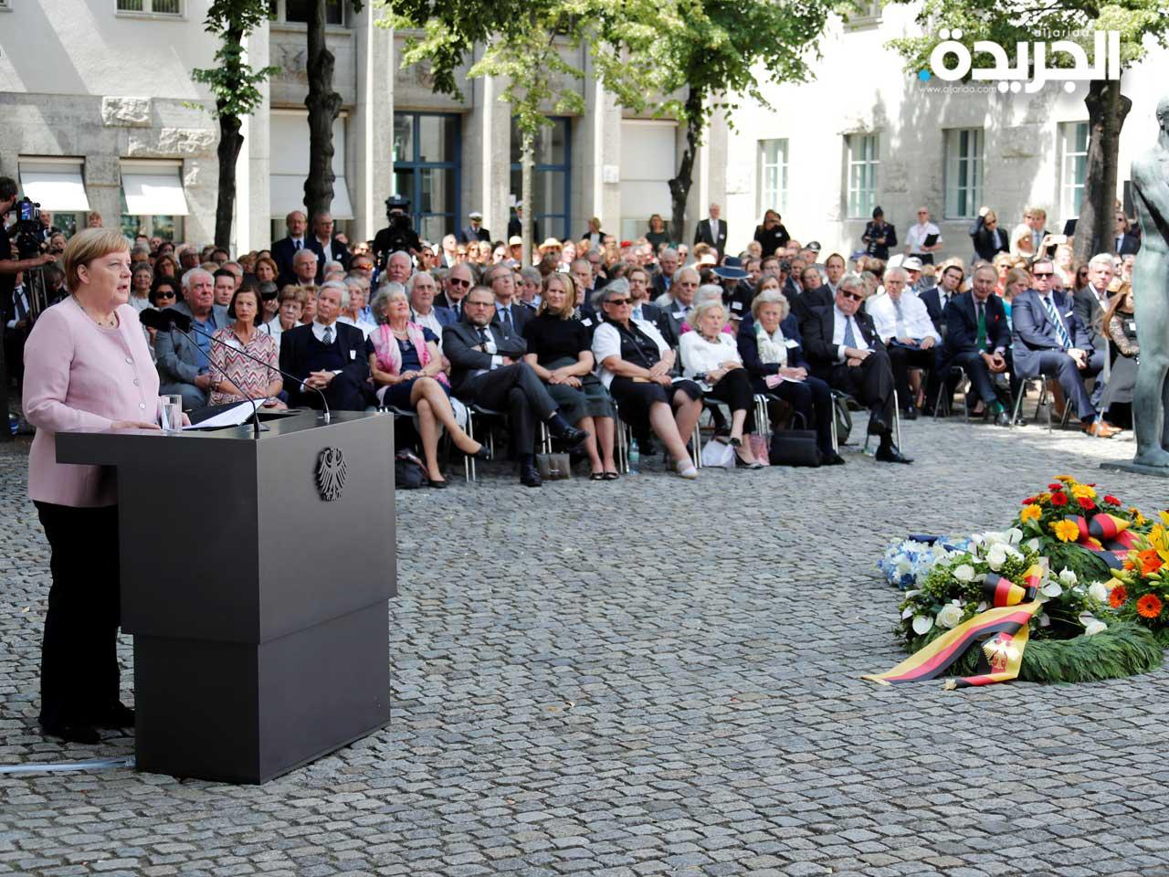 المستشارة الألمانية أنجيلا ميركل تلقي خطابها خلال حفل تأبين الذكرى 75 لمحاولة اغتيال أدولف هتلر في برلين