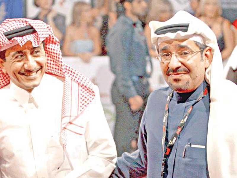 من يسار الصورة الفنان السعودي ناصر القصبي مع زميله الفنان عبدالله السدحان
