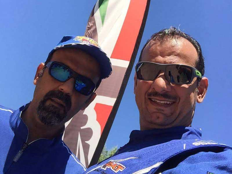 الدشتي والعماني خلال مشاركتهما في السباق