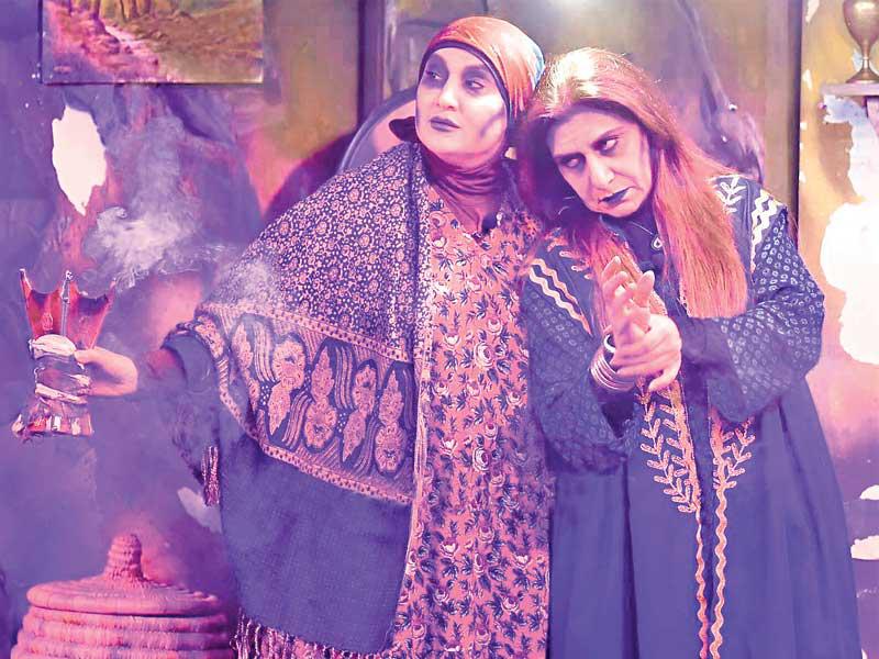 هيفاء عادل وسماح في «موجب»