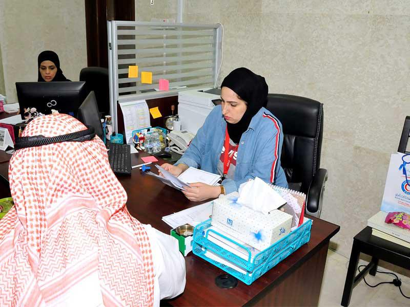 جانب من توزيع كوبونات كسوة عيد الاضحى