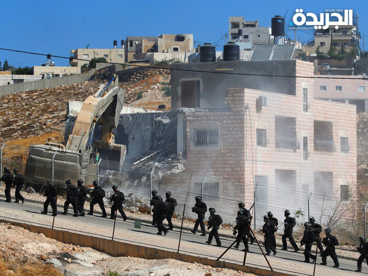 قوات الاحتلال تحرس عمليات الهدم