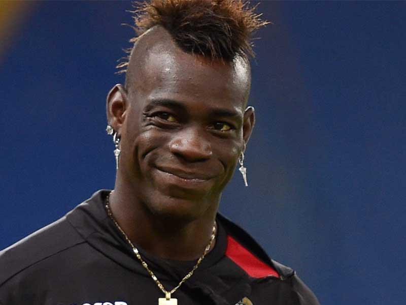 المهاجم الإيطالي ماريو بالوتيلي