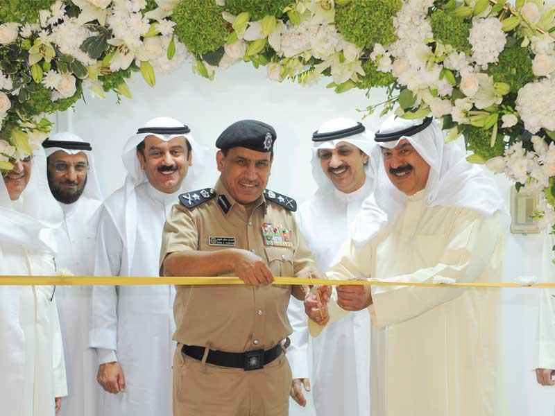 الجارالله والنهام خلال افتتاح مركز خدمة المواطن في «الخارجية»n