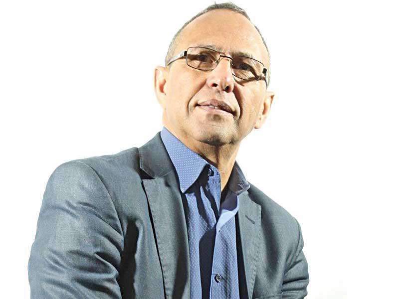 الأديب والناقد الجزائري عزالدين جلاوجي