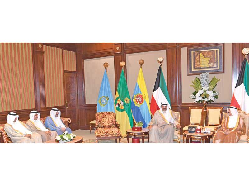 الأمير مستقبلاً الخالد والدبلوماسيين أمس