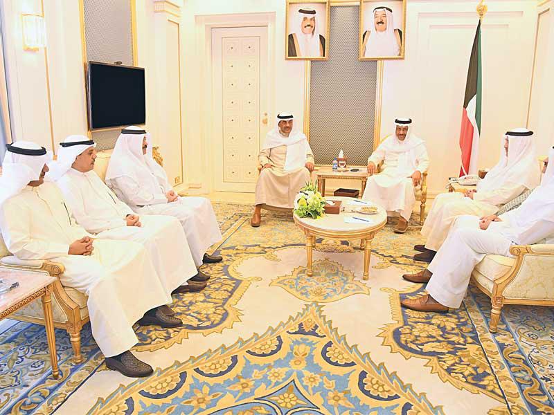 رئيس الوزراء مستقبلاً وزير الخارجية ورؤساء البعثات الجدد أمس