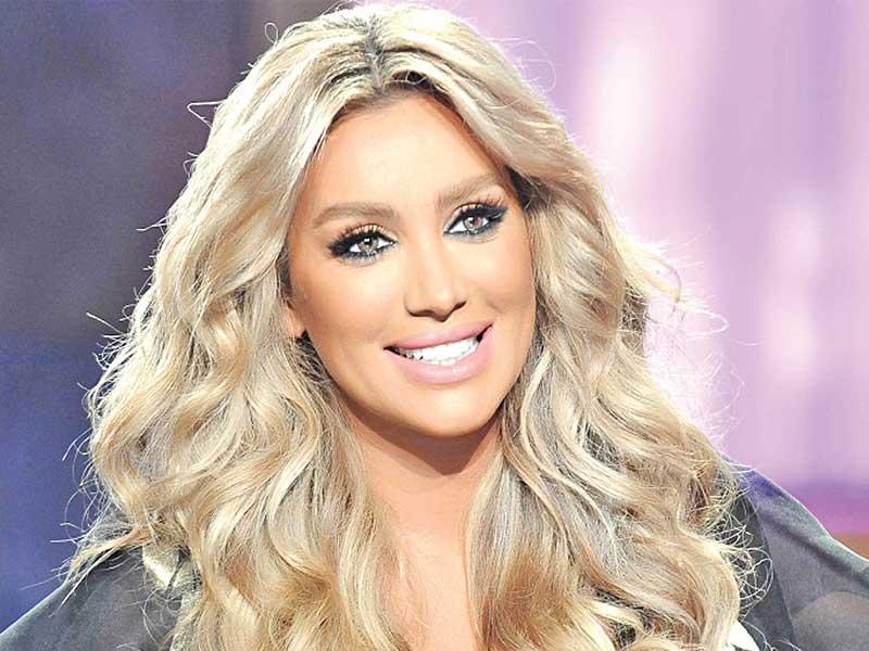 الفنانة اللبنانية مايا دياب 